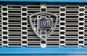 Lancia Beta HPE 1600 (1976) - Kühlergrill und Lancia-Emblem (1976)