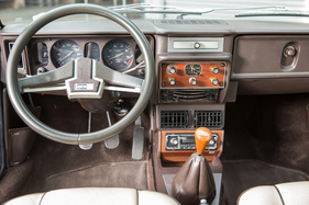 Lancia Beta HPE 1600 (1976) - viel Kunststoff, wenige Holzakzente (1976)