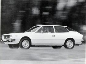 Lancia Beta HPE (1975) - in voller Fahrt