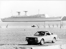 Lancia Beta Spider (1978) - als 2000, vor Bootskulisse