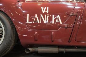 Lancia D24 (1954) - aussenliegende Scharniere an der Türe - an der Rétromobile Paris 2014