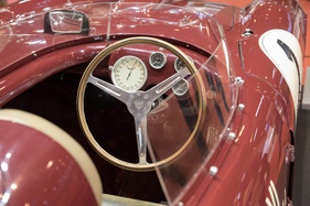 Lancia D24 (1954) - das Cockpit mit dominierendem Drehzahlmesser - an der Rétromobile Paris 2014