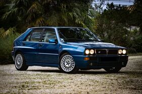 Lancia Delta Evo 2 Blu Lagos (1995) - als Lot 089 angeboten an der Artcurial Rétromobile Paris Versteigerung am 2. Februar 2024