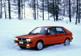 Lancia Delta HF 4WD (1986) - unterwegs im Schnee