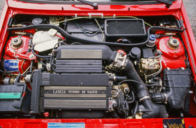 Lancia Delta HF Integrale 16V (1989) - mit vier Zylindern, Turbo und Ladeluftkühlung