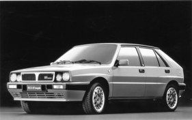 Lancia Delta HF Integrale (1987) - mit deutlich ausgestellten Kotflügeln