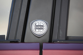 Lancia Delta HF Integrale 8V (1991) - Lancia-Zeichen auf der B-Säule