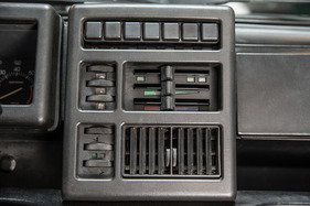 Lancia Delta HF Turbo "Zagato" (1985) - viel Kunststoff, aber geometrisch angeordnete Knöpfe