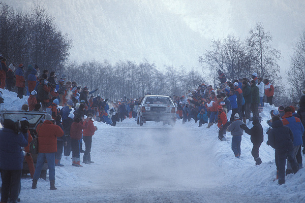 Lancia Delta Integrale - Mit dem Lancia Delta durch die Zuschauer der Rallye Monte Carlo 1987
