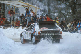 Lancia Delta S4 - Der Lancia Delta im Gruppe-B-Trim im Drift an der Monte Carlo Rallye 1986
