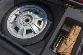 Lancia Delta S4 Stradale (1985) - vorne gibt es Platz für das Reserverad und das Werkzeug