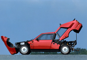 Lancia Delta S4 Stradale (1986) - liess sich komplett entblättern