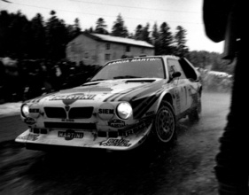 Lancia Delta S4 - Toivonen rast auf Lancia Delta S4 Gruppe B über eine Sonderprüfung der Rallye Monte Carlo 1986