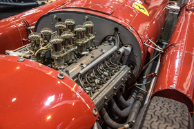 Lancia-Ferrari D50 (1954) - Blick auf den mittragenden V8-Motor - Rétromobile Paris 2016