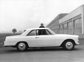 Lancia Flaminia Coupé Pininfarina (1958) - aufgenommen beim Pininfarina-Werk