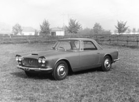 Lancia Flaminia Gran Turismo 3C 2500 Touring Superleggera (1964) - das Touring-Coupé war wegen der Superleggera-Bauweise erheblich leichter als die Pininfarina-Version