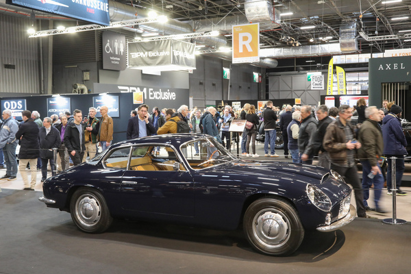 Lancia Flaminia Sport (1960) – auf dem Stand von Lukas Hüni – Rétromobile Paris 2025