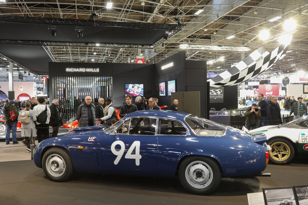 Lancia Flaminia Sport Sperimentale (1961) – Chassis 824.02-1006, auf dem Stand von Lukas Hüni – Rétromobile Paris 2025
