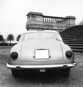 Lancia Flaminia Sport Zagato (1962) - Heckansicht der Zagato-Version, besonders gut sichtbar die zwei Buckel iim Dach, die zusätzliche Stabilität verleihten