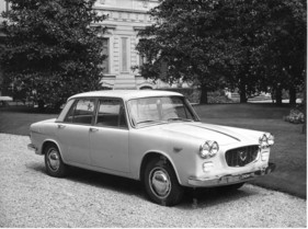 Lancia Flavia (1960) - von den Doppelscheinwerfern und dem Kühlergrill geprägt