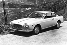 Lancia Flavia Coupé 1.8 (1966) – vor mediterraner Bergkulisse