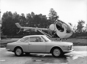 Lancia Flavia Coupé 1.8 (1967) - vor startendem Hubschrauber