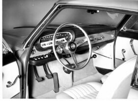 Lancia Flavia Coupé (1961) – Innenraum mit Nardi-Holzlenkrad und schrägstehendem Schalthebel, Turiner Salon