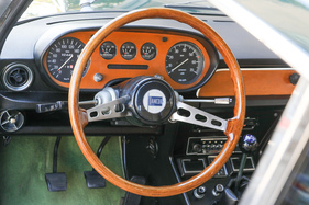 Lancia Flavia Coupé 2000 (1970) – Elegantes Holzlenkrad mit nur zwei statt der üblichen drei Speichen