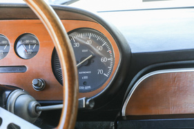 Lancia Flavia Coupé 2000 (1970) – Elektronischer Drehzahlmesser. Mit der Hubraum-Erweiterung büsste der Boxer etwas von seiner Drehfreude ein