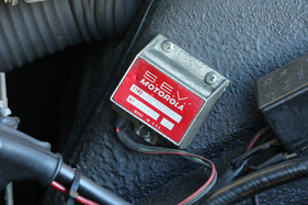 Lancia Flavia Coupé 2000 (1970) – Untypisch für eine italienische Marke stammt der Lichtmaschinenregler nicht von Marelli, sondern von Motorola aus den USA