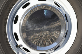 Lancia Fulvia 2C (1967) - Lancia-Schriftzug auf dem Raddeckel