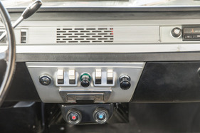 Lancia Fulvia 2C (1967) - übersichtliches Schalterkabinett