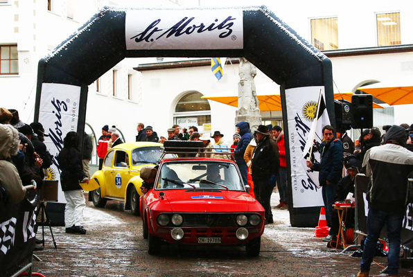 Lancia Fulvia Coupé HF (1972) - das Siegerteam beim Start Winter-RAID 2015