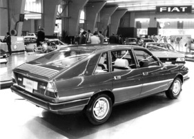 Lancia Gamma (1976) - Topmodell von Lancia, fünftürige Limousine, 2,5-Liter-Boxermotor - Genfer Autosalon 1976