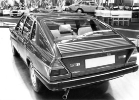 Lancia Gamma 2500 (1976) - Erbe der Baureihe Flaminia, Schrägheckaufbau Design Pininfarina - Genfer Autosalon 1976