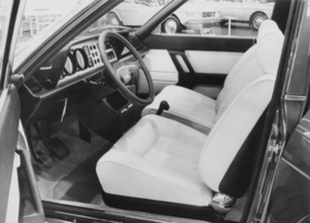 Lancia Gamma Berlina (1976) – Höhe des Fahrersitzes kann individuell angepasst werden