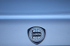 Lancia Gamma Coupé 2500 I.E. (1982) - Lancia-Markenemblem auf dem Heckdeckel