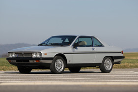 Lancia Gamma Coupé 2500 I.E. (1982) - die Fahrzeuge der zweiten Serien hatten einen modifizierten Kühlergril (1982)
