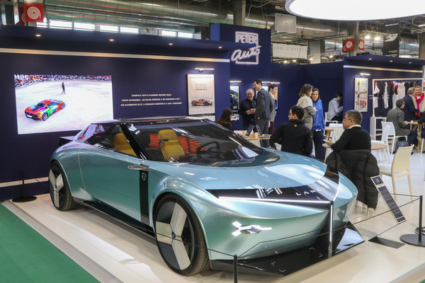 Lancia Pu+Ra HPE (2023) - Konzeptfahrzeug, das auf ein Wiederauferstehen der berühmten Marke hoffen lässt - Rétromobile Paris 2024