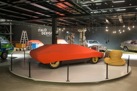 Lancia Siblio Bertone (1978) - noch zugedeckt - Sonderschau "Italo-Design 1968-1978 - Collezione Lopresto" im Verkehrshaus Luzern 2018