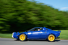 Bild: Lancia Stratos (1975) - der Rallye-Keil auf der Landstrasse