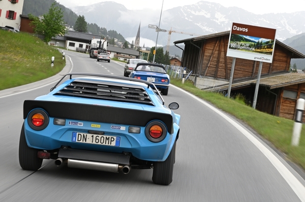 Lancia Stratos HF (1977) als Dino-Chirurg-Begleitfahrzeug vom Dino Point Bergamo