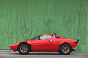 Lancia Stratos HF Stradale (1975) - eine flache Flunder