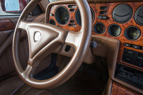 Lancia Thema 8.32 (1989) - Lenkrad und Armaturenbrett komplett in schönes Leder eingekleidet