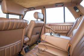 Lancia Thema 8.32 (1989) - Musik von hoher Qualität auch für die Leute im Fond, dank Kopfhöreranschlüssen