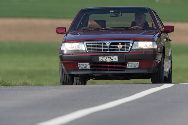 Lancia Thema 8.32 (1989) - äusserlich unterscheidet sich das Topmodell von vorne vor allem durch seinen von Ferrari inspirierten Kühlergrill von seinen Artgenossen