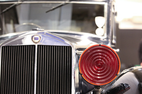 Lancia mit rotem Suchscheinwerfer beim Lukas Hüni - gesehen an der Techno Classica 2016