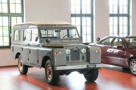 Land Rover 109 Serie II (1961) - als Lot 27 am 13. September 2025 bei Emil Frey Classic Auctions