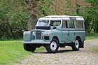 Land Rover 109 Series IIA Station Wagon (1970) - als Lot 161 an der Artcurial-Versteigerung "Garden Party In Saint-Tropez" 2025
