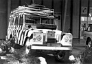 Land Rover 109 Station (1973) - im Zebralook als Blickfang - am Genfer Automobilsalon von 1973